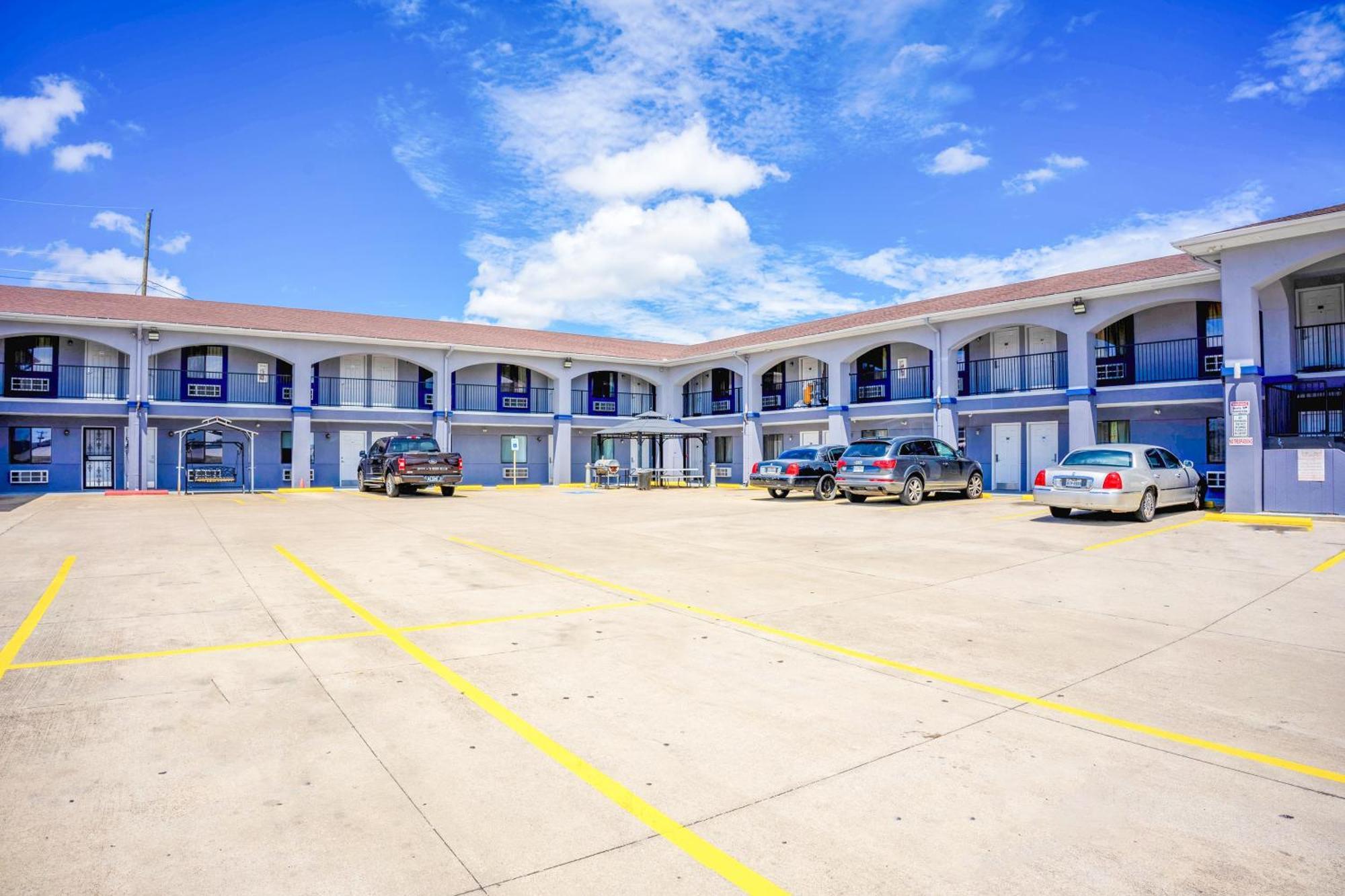 High Five Inn By Oyo Killeen Exteriér fotografie